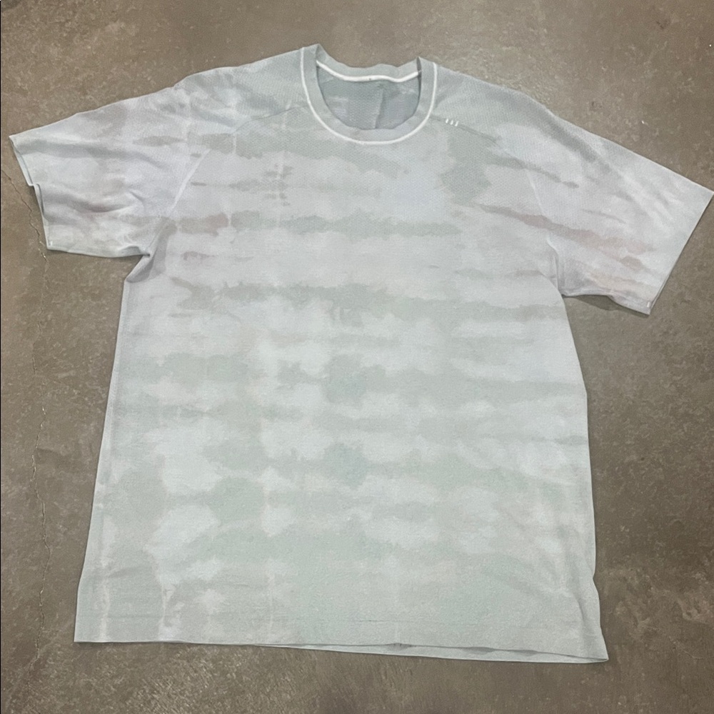 lululemon athletica Men's Pale Gray & White Tie-Dye Crew Tee